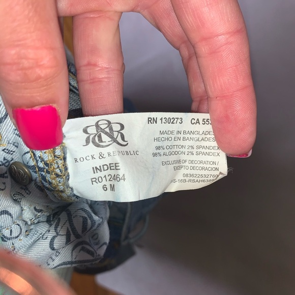 ROCK & REPUBLIC Distressed Indee Crop Jeans 6 NWT - Picture 9 of 9